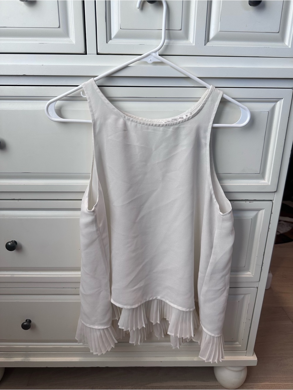 Abercrombie & Fitch White Pleated Hem Sleeveless Camisole